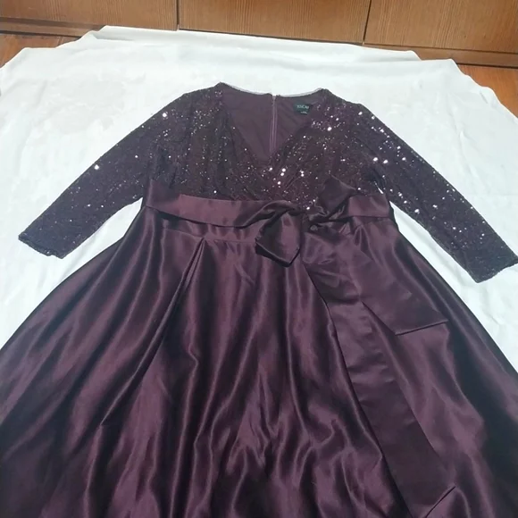 SXCAPE SQUENCE EVENING GROWN size16W - Picture 2 of 14